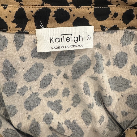 Kaileigh Animal Print Midi Dress w/ Adjustable Tie Belt – Size Small - Picture 3 of 4